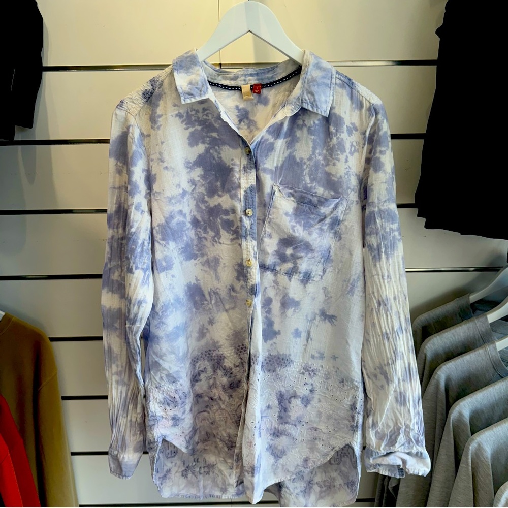 Pilcro tie dye button down eyelet top. Meant to be wrinkled. Beautiful detail.